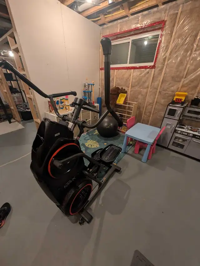 Bowflex Elliptical  in Exercise Equipment in Edmonton - Image 4