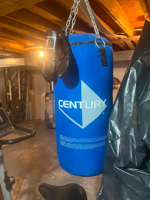 Heavy Punching Bag in Exercise Equipment in Stratford - Image 2