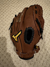 Mizuno 10.5 “ kids baseball glove 