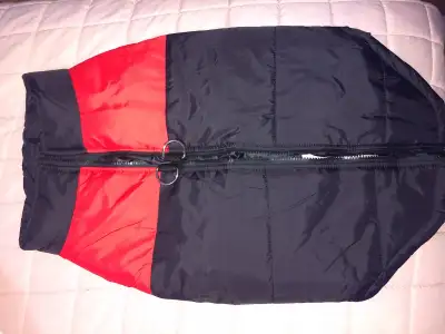 I have a brand new Medium Dog coat up to 40lbs for sale. Too small for my dog. ((Pitbull/Lab mix) Pi...