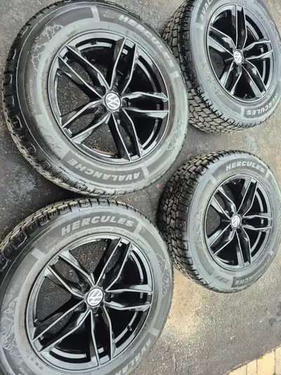 It came off a 2022 Atlas. Bolt pattern is 5x112. Great condition. 1100CAD.