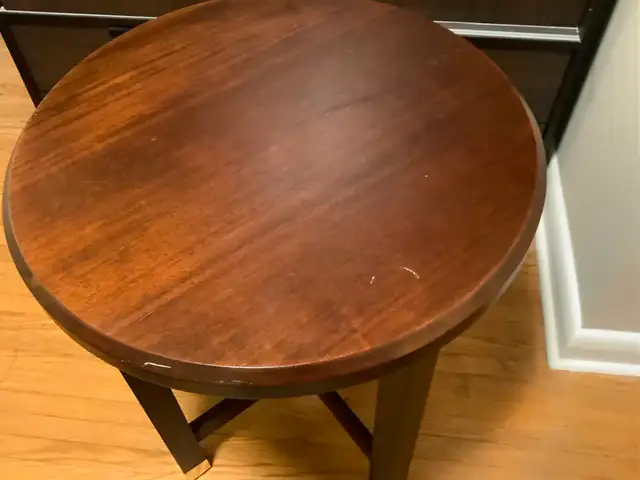 Wooden End Table in Other Tables in City of Toronto - Image 3