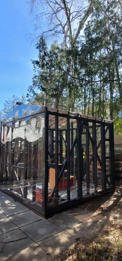 You have to disassemble yourself. Wood and high resistant plexiglass. Oshawa McLaughlin Negotiable