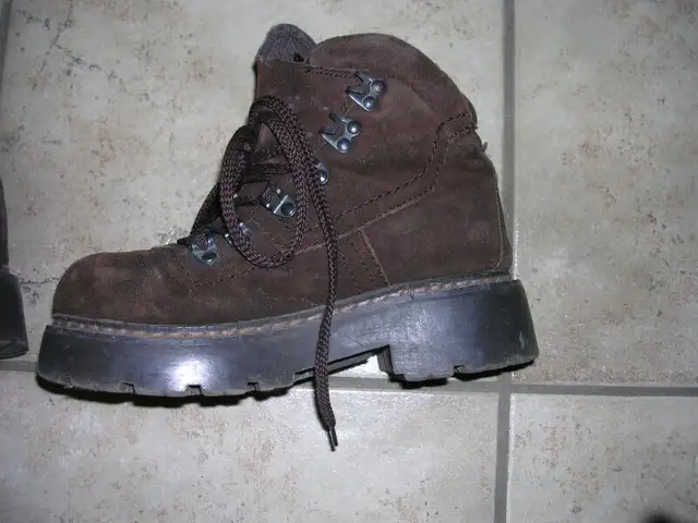 Botte d'hiver in Women's - Shoes in Québec City - Image 3