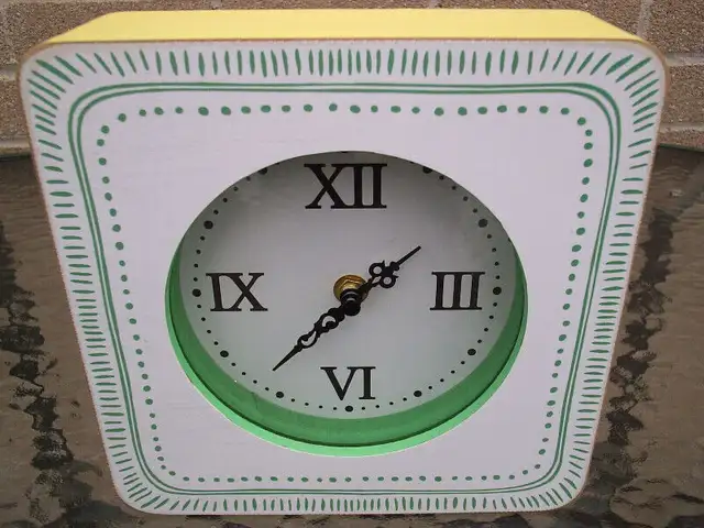 CBK doodle desk clock in Home Décor & Accents in City of Toronto - Image 3