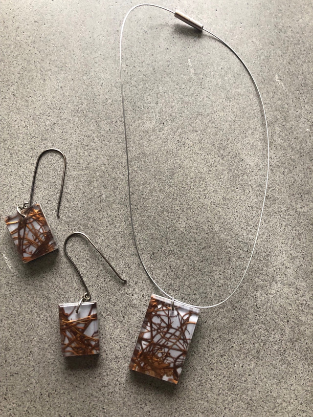 Ensemble collier et boucles d’oreilles  dans Bijoux et montres  à Saint-Hyacinthe - Image 2