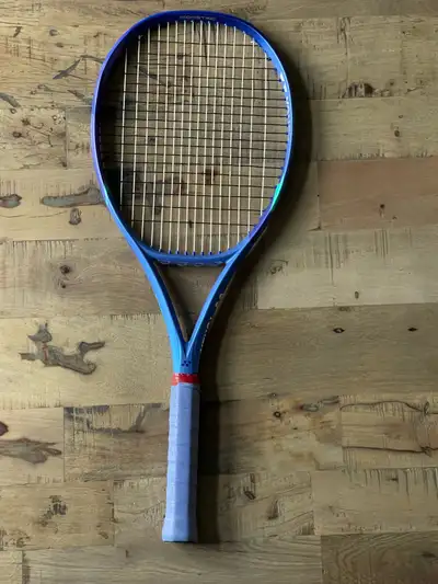 Brand new fresh strings (03/14/25). This is the newest verson of the ezone tour. Grip size 4 3/8 L3.