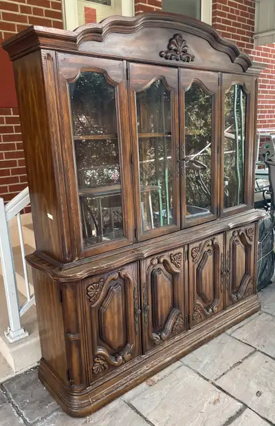 Free Beautiful buffet & hutch. In great shape. Pickup location (Etobicoke) near: The East Mall and B...