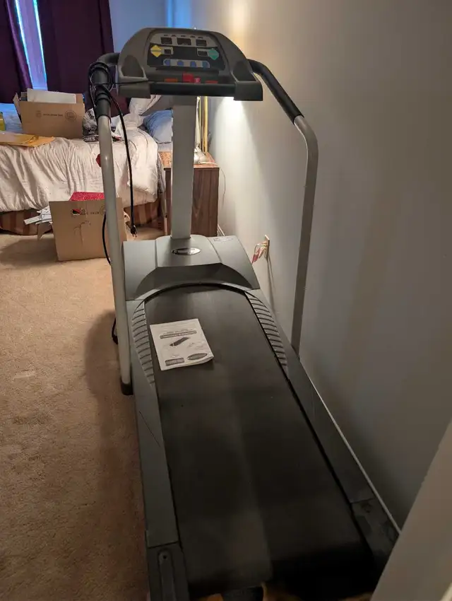 Treadmill in Exercise Equipment in Mississauga / Peel Region - Image 4