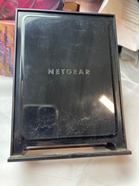 NETGEAR N3000 WIFI ROUTER  WPS BUTTON FAST GAMING ROUTER #V1195