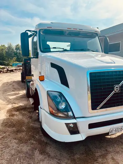 2013 single axle Volvo for sale. Truck has a 10 speed fuller transmission . This truck was safety la...