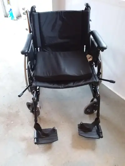 Chaise roulante surpoids (350 lb), View more