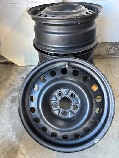 ENVY 17" steel rims only.(set of 4) 5 x 108mm (4.25")BCD. 225/60 R17 off Ford escape good cond. part...