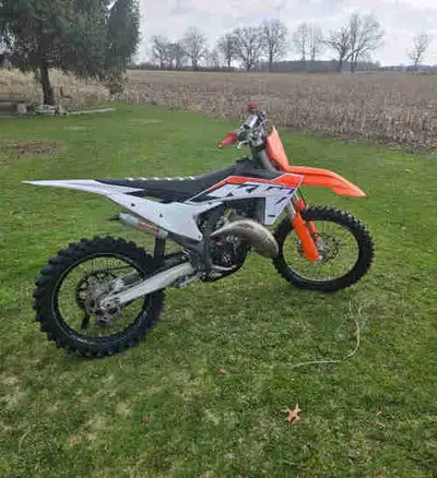 2023 125 SX Top end done Clutch and bottom end inspected All done at dealer. All updates for EFI. Pr...