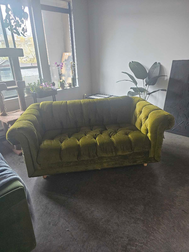 Free Vintage Sofa  in Free Stuff in Vancouver - Image 2