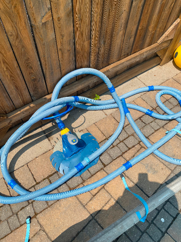 ZODIAC T5 DUO POOL VACUUM - LIGHTLY USED WITH INSTRUCTION MANUAL in Hot Tubs & Pools in Hamilton