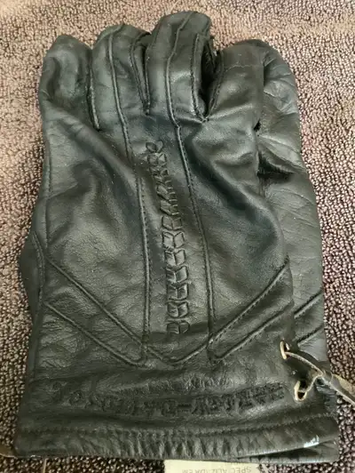 Ladies Riding Gloves Like new I have men’s gloves, helmets, chaps and Jackets available. Men’s and w...