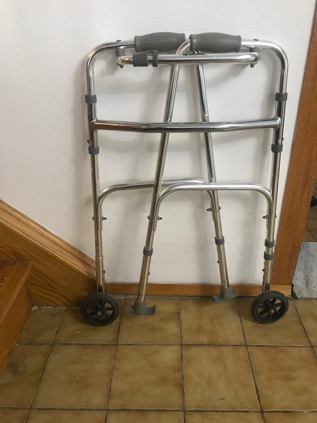 Continent Globe Walker dans Santé et besoins spéciaux  à Laval/Rive Nord