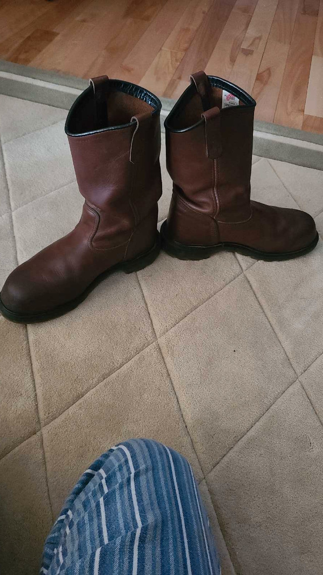 Redwing pull on boots model 3505 size 11 in Men's Shoes in Oakville / Halton Region - Image 2