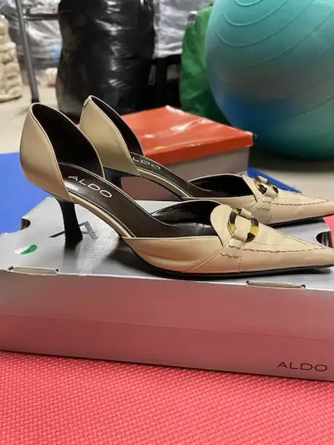 Women's Aldo Leather Shoes - Size 6