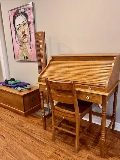 roll top desk - good condition $200