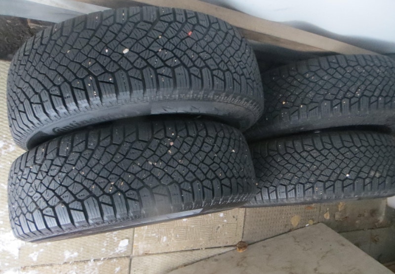 NEARLY 100 TREAD 225/65R17 WINTER TIRES N RIMS OFF 2020 EQUINOX