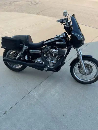 Dyna Superglide Custom FXDCI 96cu, fuel injected, 6 speed. 2009, 23,xxx kms. 2 owner bike. Extremely...