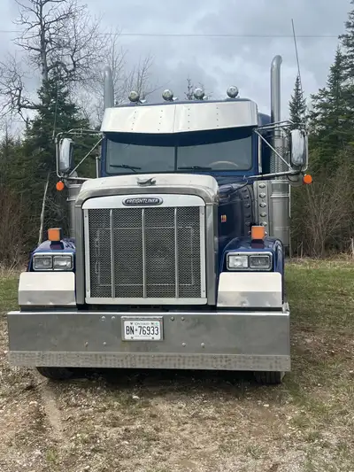 This pre-emissions 2007 Freightliner Classic highway tractor is a reliable workhorse that has been w...