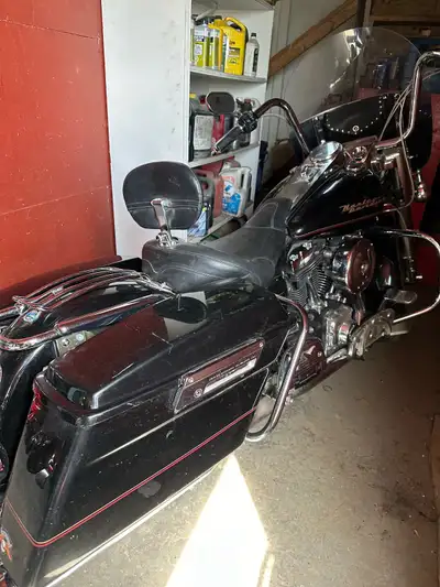 2001. Harley Davidson Motorcycle. S/N 1HD1FDV181Y635044. Model HD FLUR,Comes with extra seat assembl...