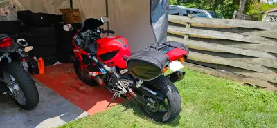 Expandable from 36L to 58L total capacity Fits sport and dirt bikes Heat-resistant, anti-slip base S...