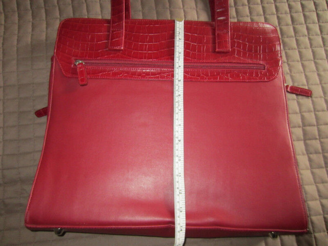 NEW Leather portfolio / laptop bag / satchel / carryall dans Femmes - Sacs et portefeuilles  à Ville de Montréal - Image 4