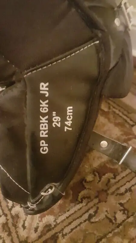 Reebox RBK 6K  JR 29" 74cm Goalie pads in Hockey in Markham / York Region - Image 5