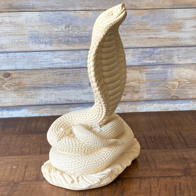 RARE FIND  HIGHLY COLLECTIBLE EGYPTIAN WHITE COBRA STATUE in Arts & Collectibles in Moose Jaw - Image 2