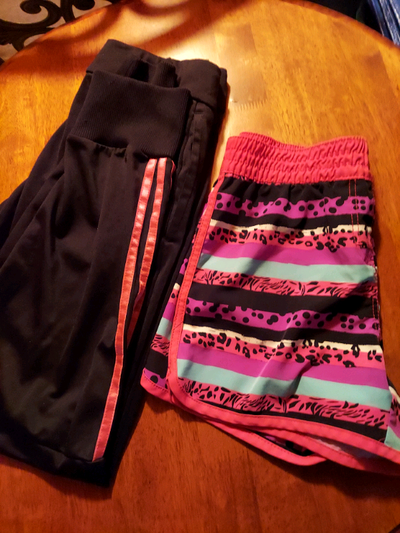 Lot Pantalon adidas noir et short fille, taille 13-14, View more