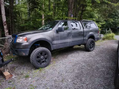 F150 2007 lariat 360000km. New tires with minimal driving time on them. 6 inch pro comp lift.