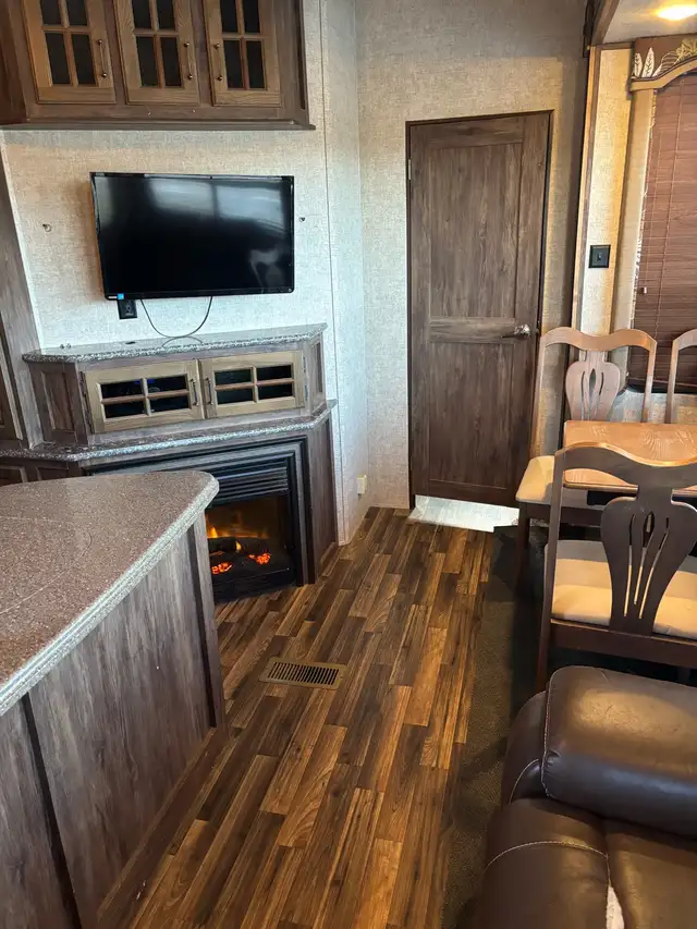 2015 keystone avalanch 5th wheel in Travel Trailers & Campers in Comox / Courtenay / Cumberland - Image 7