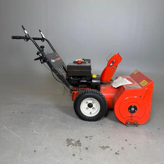 Noma performance 24" - 8hp snow-blower , a1 condition in Power Tools in City of Montréal - Image 9
