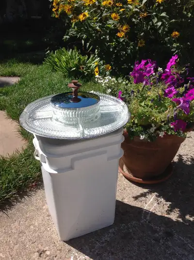 1976 Vintage Lazy Susan serving tray with 5 individual lead crystal servers. In great shape with no...
