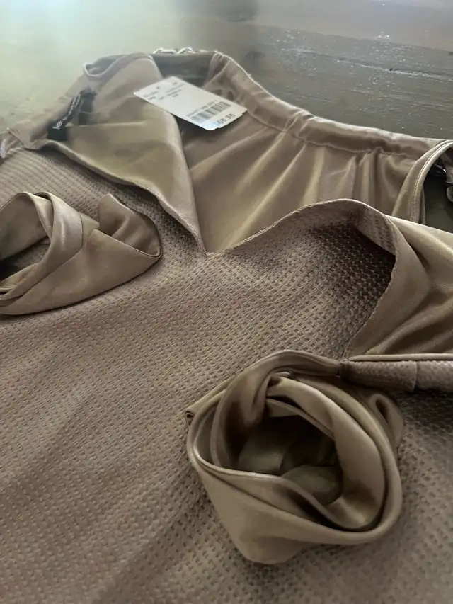 le chateau ®️ Halter Dress in Women's - Dresses & Skirts in Calgary - Image 6