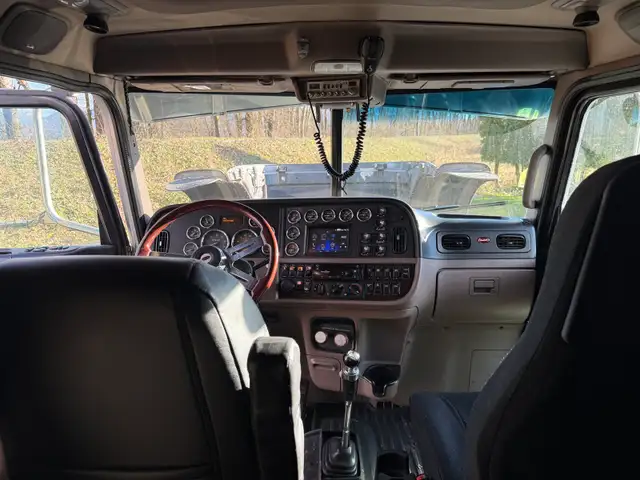 2019 Peterbilt 389 in Heavy Trucks in Mission - Image 10