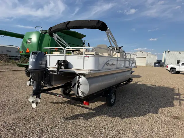 2018 Sunchaser Oasis 818KPH Pontoon in Powerboats & Motorboats in Regina - Image 7