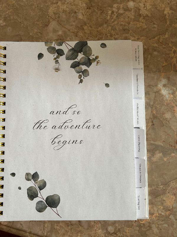 Brand new Wedding Planner book in box. dans Essais et biographies  à Ouest de l’Île - Image 2