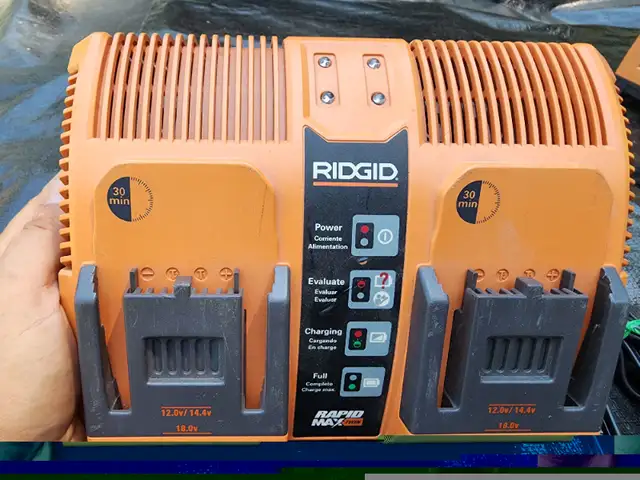 Ridgid Double Bank Rapid Max 12V, 14.4V & 18V Battery Charger in Power Tools in Windsor Region - Image 7