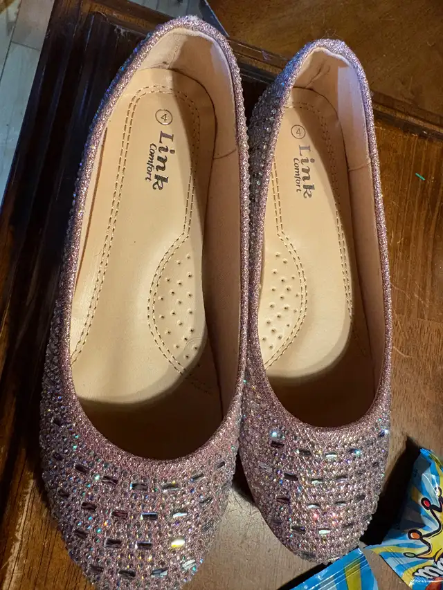 Girls size 12 sparkle dress and shoes size 4. in Kids & Youth in City of Halifax - Image 6