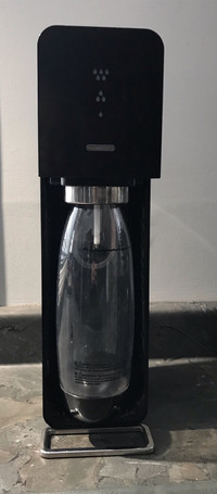 Soda stream machine with CO2 bottle