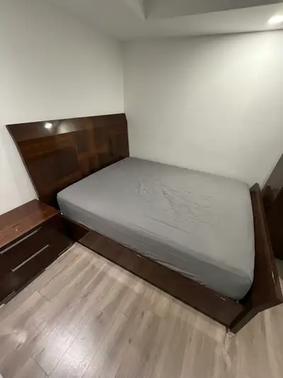 Italian Solid Wood 5-Piece Queen Bedroom Set – Excellent Conditi, View more