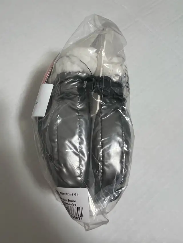 KOMBI - XXS 6/12M - NWT - INFANT MITTENS - METALLIC GREY SILVER in Other in Kingston - Image 6