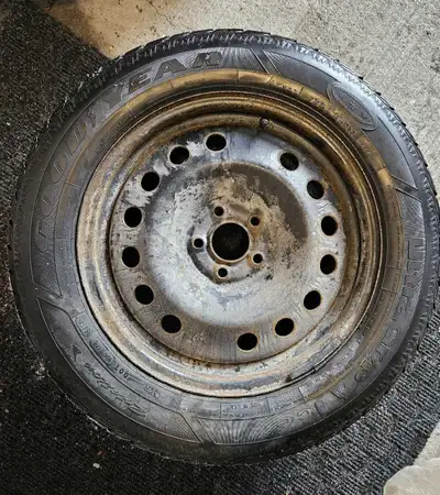 Full set of 4 Goodyear UltraGrip Ice winter tires on rims: 225/60R17 Used on a 2018 Ford Escape Tire...