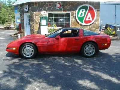 40th ANNIVERSARY CORVETTE . I have a 1993 40th anniversary Corvette that comes with both glass top a...