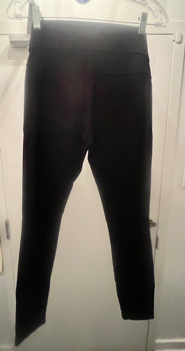 Club Monaco - Faux Leather Panel Legging Pant in Women's - Bottoms in City of Toronto - Image 2